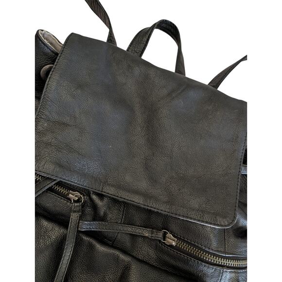 day & mood hannah leather backpack DayHannah Small bag - Black Dayandmood Structured and lots of space for all your things in this everyday backpack Day & Mood Hannah Small